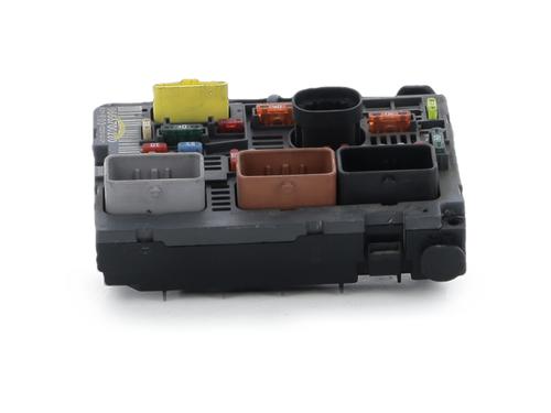 Used Fuse box Fuse box 37599763 37599763