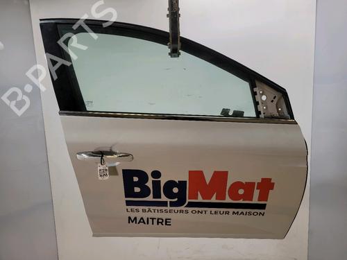 right-front-door-renault-megane-iv-hatchback-b9amn_-2015-32975222 main image