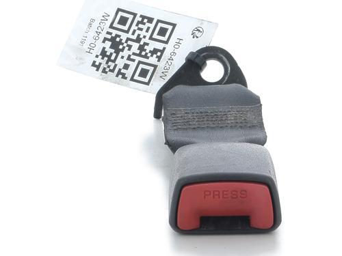 Używane Klamra pasa bezpieczeństwa TOYOTA YARIS (_P9_) 1.3 VVT-i (SCP90_, SCP90R) (87 hp) 31750040