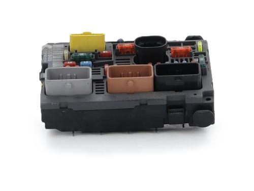 Used Fuse box Fuse box 37086867 37086867
