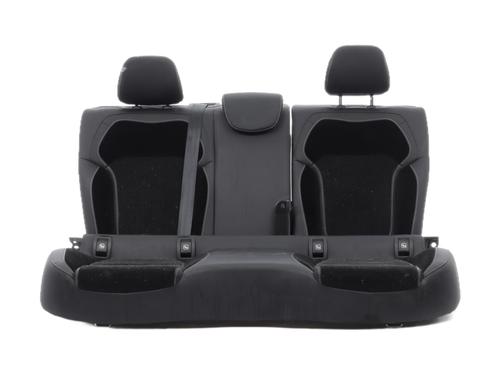 rear-seat-renault-megane-iv-hatchback-b9amn_-2015-34642852 main image
