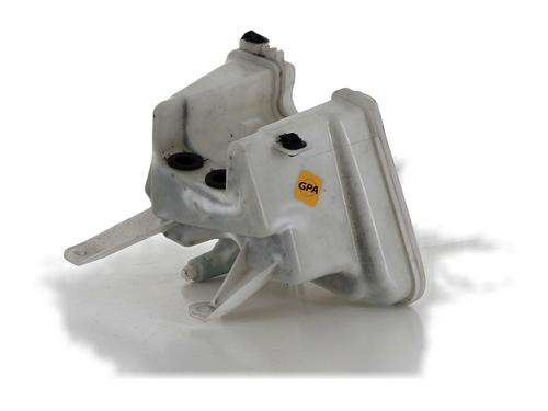 Used Windscreen washer tank TOYOTA YARIS (_P13_) 1.5 Hybrid (NHP130_) (101 hp) 25887185