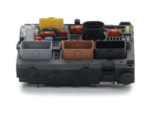 Used Fuse box PEUGEOT 5008 (0U_, 0E_) 2.0 HDi 150 / BlueHDi 150 (150 hp) 29517390