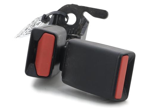 Used Seat buckle PEUGEOT 2008 I (CU_) 1.2 THP 110 / PureTech 110 (110 hp) 29931365