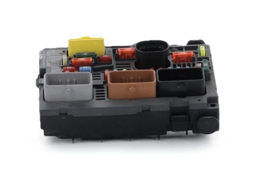 Used Fuse box Fuse box PEUGEOT 3008 I MPV (0U_) 1.6 HDi (114 hp) 40487988 40487988