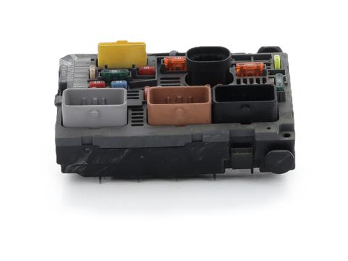 Used Fuse box Fuse box 38059355 38059355