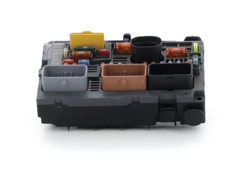 Used Fuse box Fuse box 37532948 37532948
