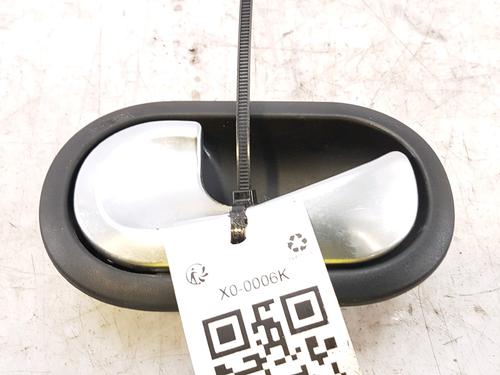Venstre bagtil invendig håndtag RENAULT TWINGO III (BCM_, BCA_) 1.0 SCe 75 (73 hp) 27903171