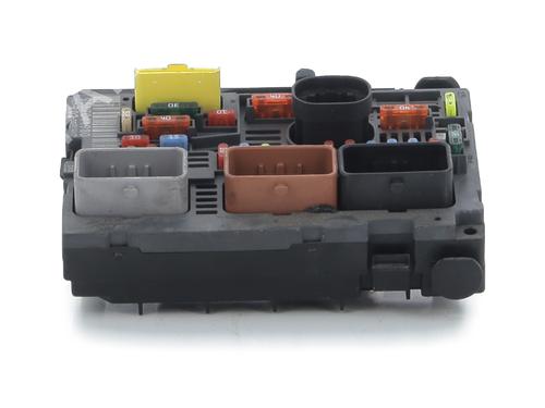 Used Fuse box PEUGEOT 407 (6D_) 2.0 HDi (6DRHRH) (140 hp) 32459915