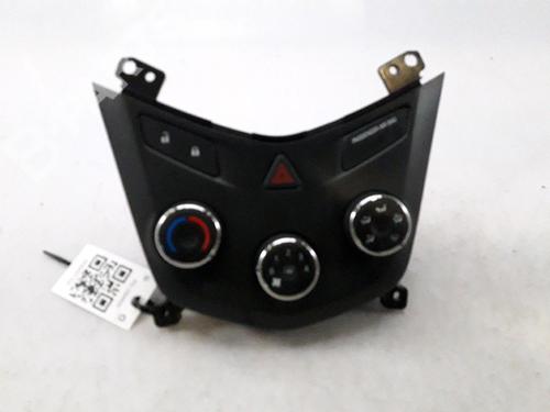 Used Climate control CHEVROLET AVEO Hatchback (T300) 1.3 D (75 hp) 11953503