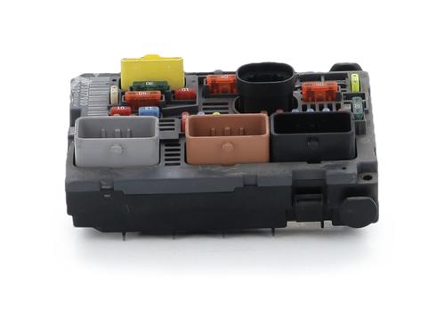 Used Fuse box Fuse box 37086751 37086751