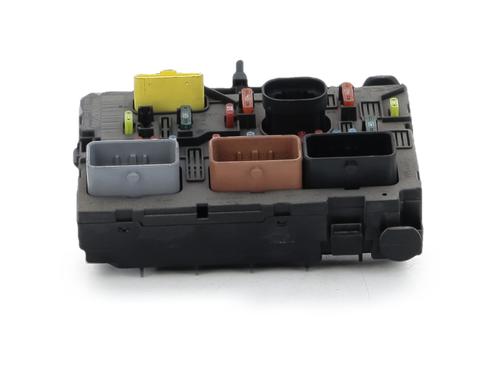 Used Fuse box Fuse box 39224881 39224881