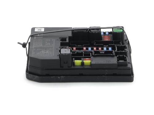 Used Fuse box NISSAN JUKE (F15) 1.2 DIG-T (115 hp) 30523262