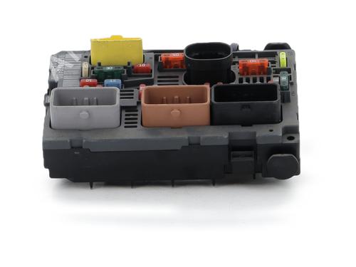 Used Fuse box Fuse box 39422212 39422212