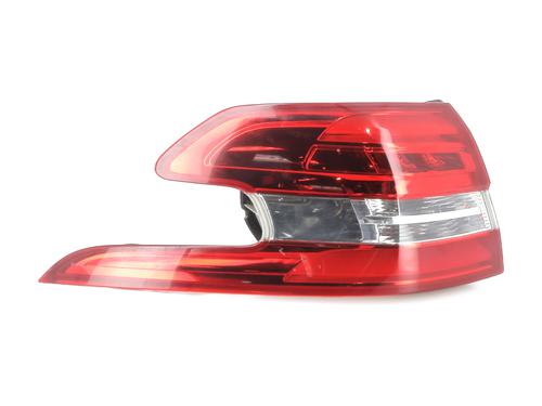 Used Left taillight PEUGEOT 308 SW II (LC_, LJ_, LR_, LX_, L4_) 1.6 HDi / BlueHDi 115 (LCBHXM, LCBHXT) (115 hp) 27269156