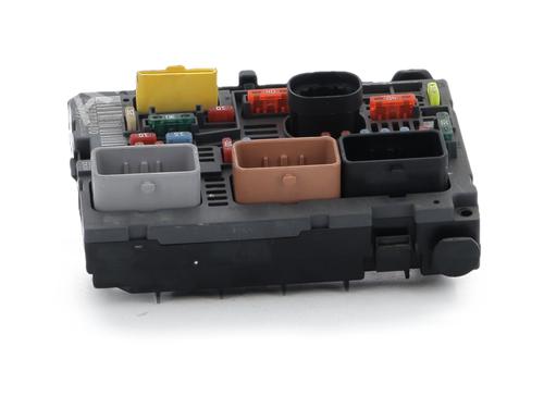 Used Fuse box Fuse box 37627540 37627540