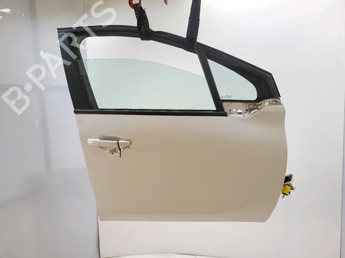 Used Right front door Right front door 37167143 37167143