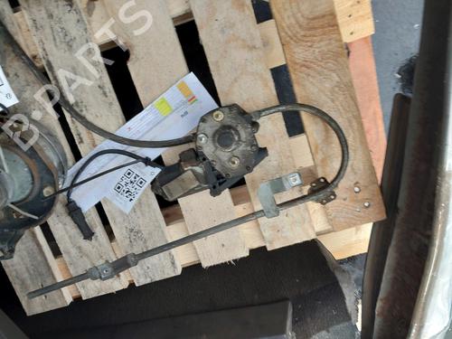 Alzavetro anteriore sinistro BMW 3 (E30) 318 i (105 hp) 31207372