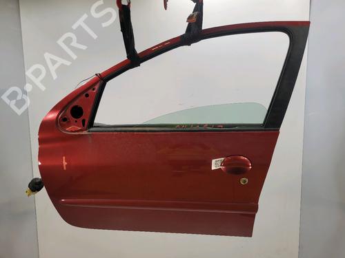 Used Left front door PEUGEOT 206 Hatchback (2A/C) 1.4 i (75 hp) 31693874