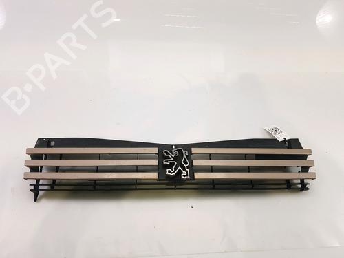 Used Grille PEUGEOT 205 II (20A/C) 1.4 (67 hp) 24186303