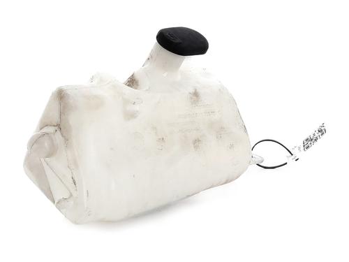 windscreen-washer-tank-renault-clio-ii-bb_-cb_-1998-1999-2000-2001-2002-2003-2004-2005-2006-2007-2008-2009-2010-2011-2012-2013-2014-2015-2016-31797602 main image