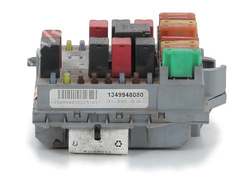 Used Fuse box CITROËN JUMPER II Van 2.2 HDi 120 (120 hp) 28106392