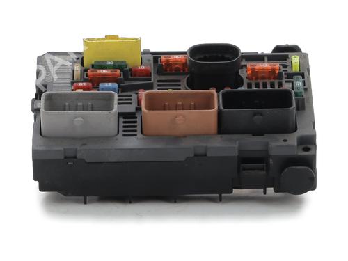 Used Fuse box PEUGEOT 5008 (0U_, 0E_) 1.6 HDi (112 hp) 28971032