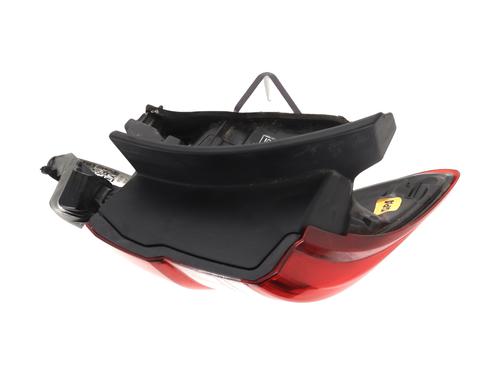 Feu arrière droit TOYOTA YARIS (_P13_) 1.5 (NSP131_) (112 hp) 31122645