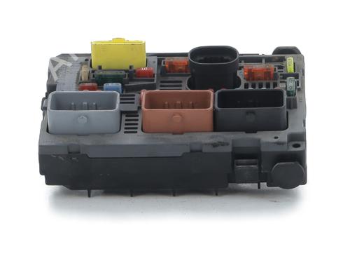 Used Fuse box PEUGEOT 308 I (4A_, 4C_) 1.6 HDi (109 hp) 31985786