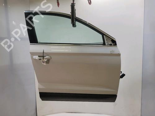 Used Right front door Right front door 38679408 38679408