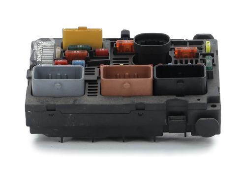 Used Fuse box Fuse box PEUGEOT 407 (6D_) 2.0 HDi 135 (6DRHRH, 6DRHRE, 6DRHRG, 6DRHRJ) (136 hp) 33866563 33866563
