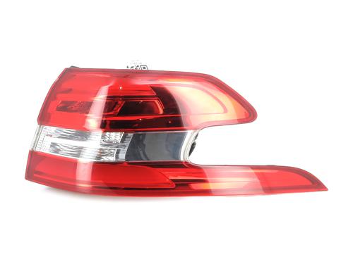 Used Right taillight PEUGEOT 308 SW II (LC_, LJ_, LR_, LX_, L4_) 1.6 HDi / BlueHDi 115 (LCBHXM, LCBHXT) (115 hp) 27269155