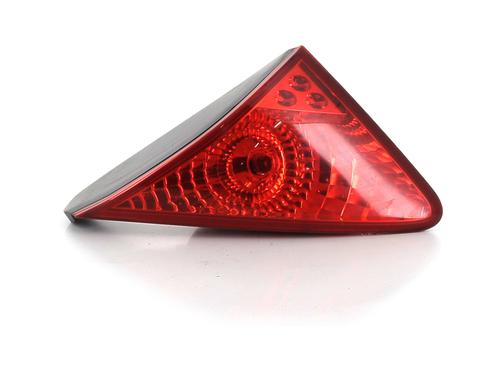 Używane Lampa tylna klapy bagażnika prawa PEUGEOT 3008 I MPV (0U_) 1.6 HDi (112 hp) 30607832