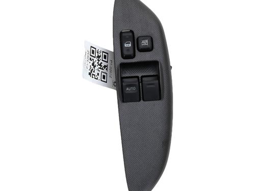 Used Left front window switch TOYOTA YARIS (_P1_) 1.0 (SCP10_, SCP10R) (65 hp) 30312765