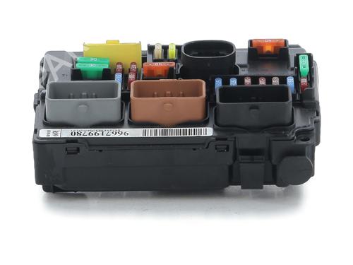 Boîte à Fusibles PEUGEOT 207 (WA_, WC_) 1.6 HDi (92 hp) 30827689