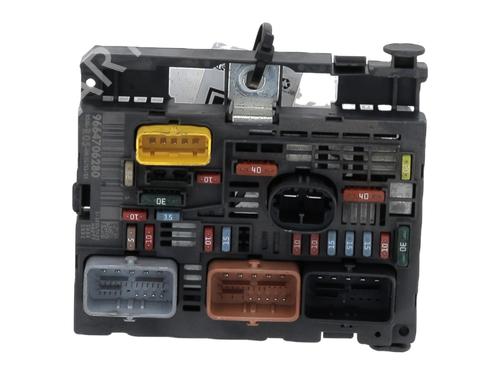 Fuse box PEUGEOT 308 I (4A_, 4C_) 1.6 HDi | BP30503182E1