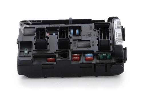 Used Fuse box Fuse box 39235722 39235722