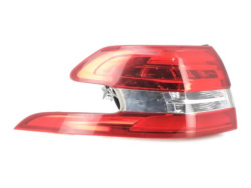 Used Left taillight PEUGEOT 308 SW II (LC_, LJ_, LR_, LX_, L4_) 1.6 BlueHDi 120 (120 hp) 28364957