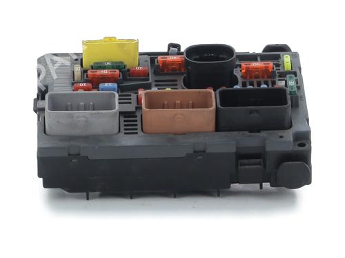 fuse-box-citroen-c5-iii-break-rw_-2008-2009-2010-2011-2012-2013-2014-2015-2016-2017-32693706 main image