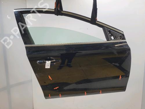 right-front-door-volvo-v40-hatchback-525-2012-2013-2014-2015-2016-2017-2018-2019-33159722 main image