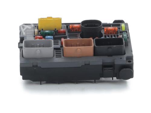 Used Fuse box Fuse box PEUGEOT 308 I (4A_, 4C_) 1.6 HDi (112 hp) 32513643 32513643