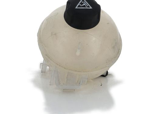 Used Expansion tank PEUGEOT 5008 II (MC_, MJ_, MR_, M4_) 1.5 BlueHDi 130 (MCYHZJ, MCYHZR, MCYHZX) (131 hp) 29048143
