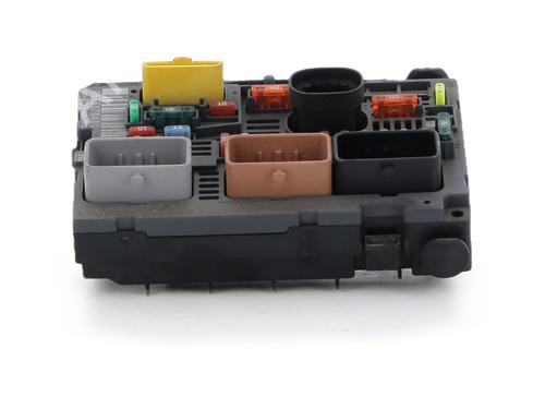 Used Fuse box Fuse box 37599824 37599824
