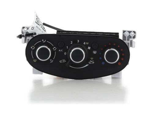 climate-control-dacia-duster-hs_-2010-2011-2012-2013-2014-2015-2016-2017-2018-31749736 main image