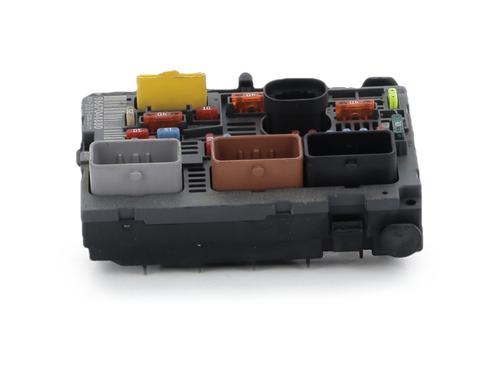 Used Fuse box Fuse box 38031088 38031088