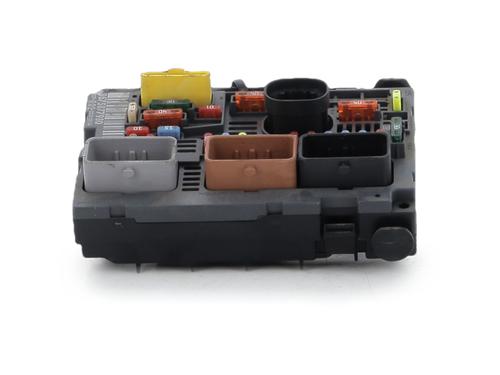 Used Fuse box Fuse box 39224848 39224848