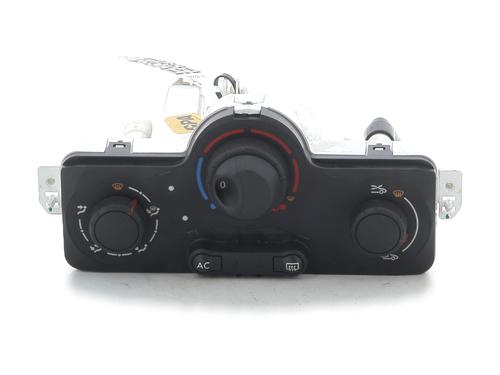 Used Climate control RENAULT CLIO III (BR0/1, CR0/1) 1.5 dCi (88 hp) 32278823