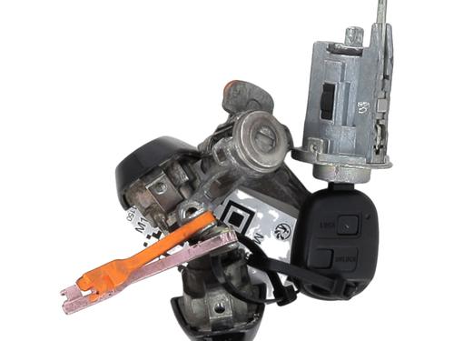 Used Ignition barrel TOYOTA RAV 4 II (_A2_) 2.0 D 4WD (CLA20_, CLA21_, CLA20R, CLA21R) (116 hp) 31577374
