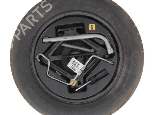 Używane Zestaw narzędzi / podnośnik FIAT 500 (312_) 1.2 (312AXA1A) (69 hp) 30956777