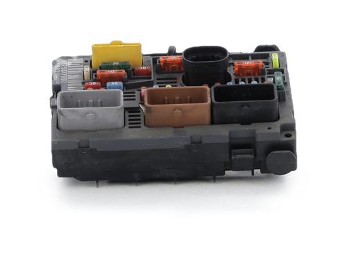 Used Fuse box Fuse box 39576325 39576325